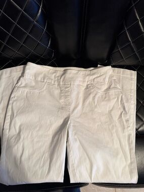 Ruby Rd. Women's White Straight-Leg Pull-On Capris